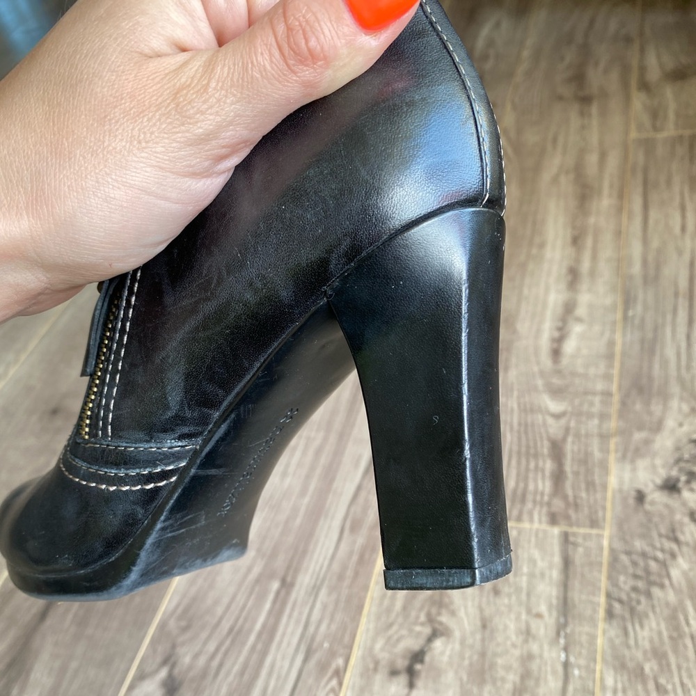 Naturalizer “Annabel” black heeled zip up leather ankle booties rubber heel - Picture 9 of 12